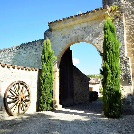 Casa de Férias Historic Chateau With Private Pool Near Agen Saint-Caprais-de-Lerm