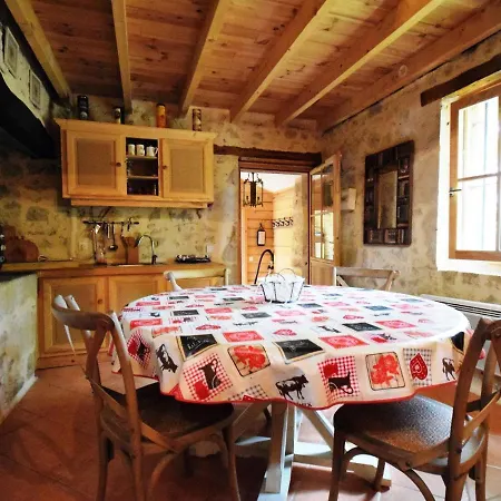 Castle Retreat Near Villages Saint-Caprais-de-Lerm