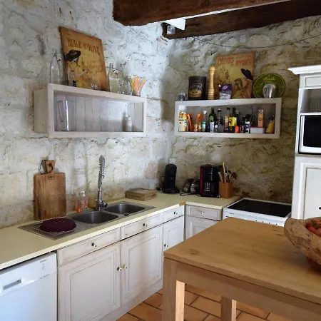 Castle Retreat Near Villages Saint-Caprais-de-Lerm