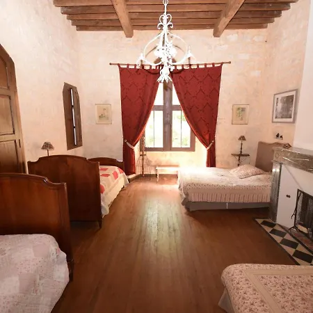 Prázdninový dům Castle Retreat Near Villages *