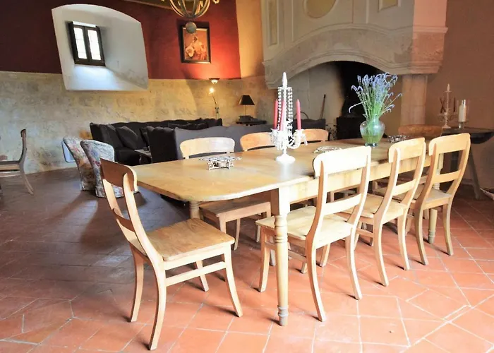 بيت للعطل Castle Retreat Near Villages