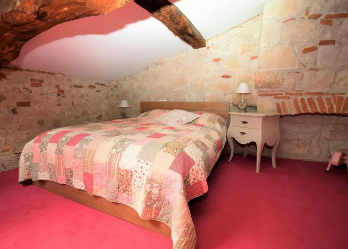 Castle Retreat Near Villages بيت للعطل