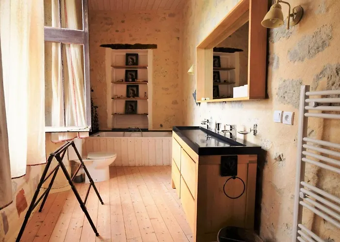 Castle Retreat Near Villages * Saint-Caprais-de-Lerm