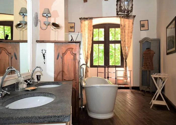 Castle Retreat Near Villages بيت للعطل