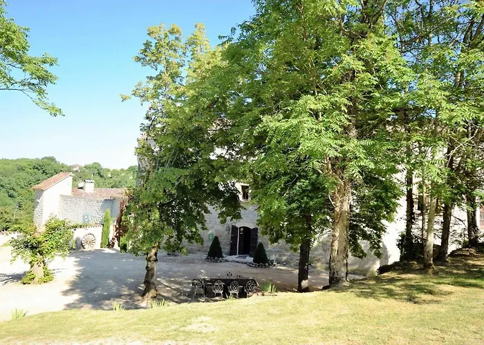Castle Retreat Near Villages * Saint-Caprais-de-Lerm