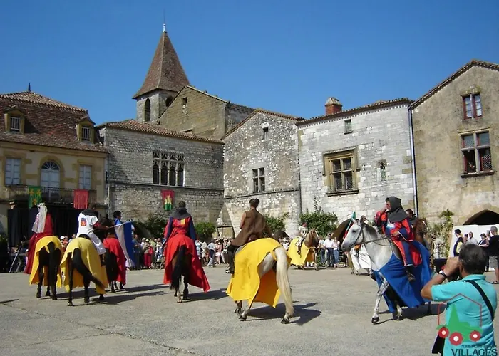 Nyaraló Castle Retreat Near Villages Saint-Caprais-de-Lerm